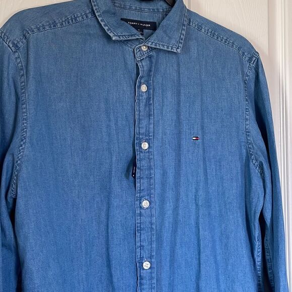 Tommy Hilfiger lightweight denim shirt size M NWT - Picture 2 of 5